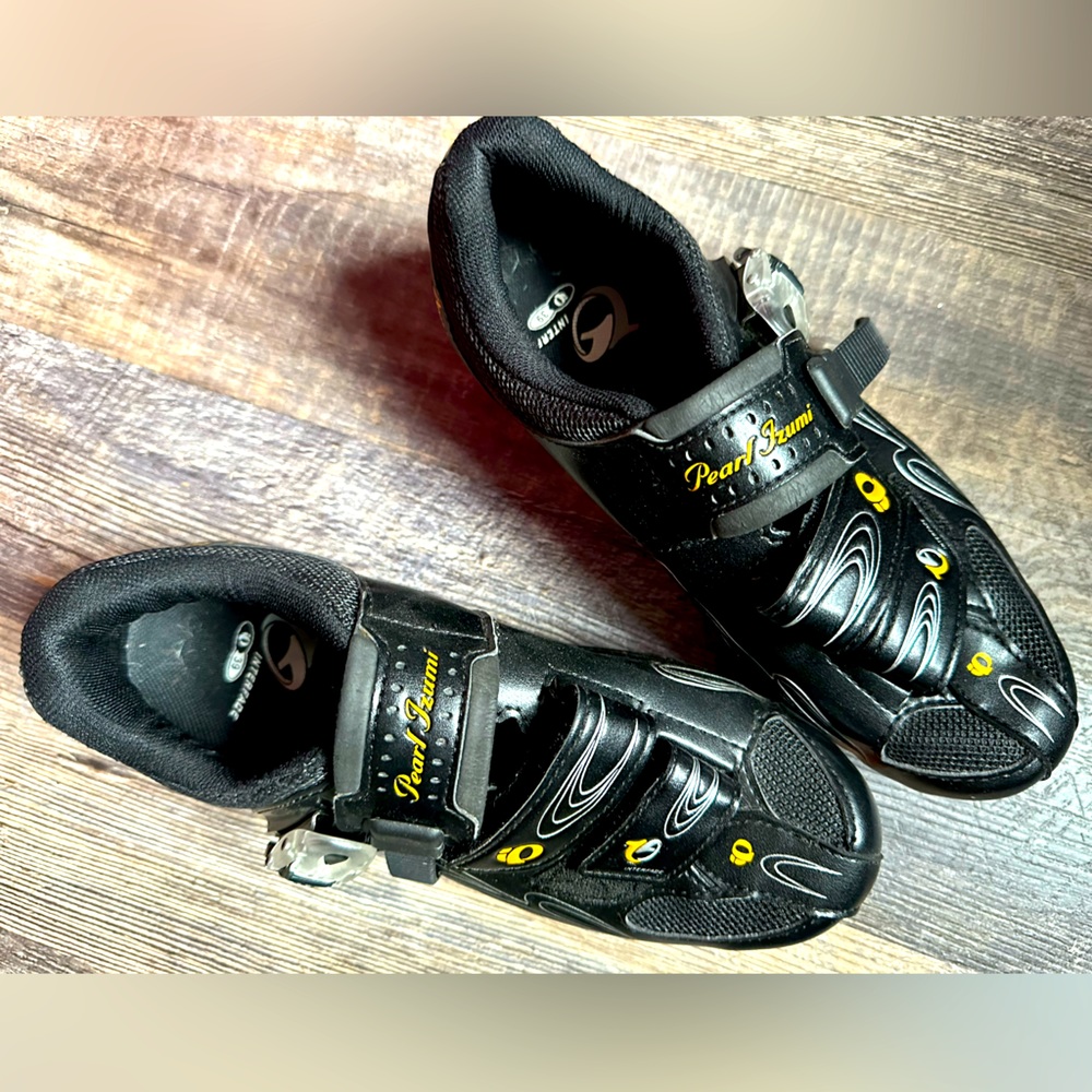 Pearl Izumi spinning/cycling shoes…gently used. In great condition